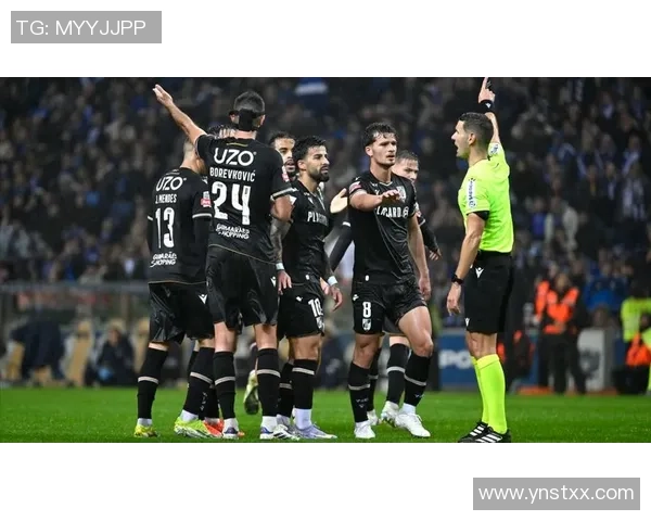 拉莫斯足球风采壁纸展现传奇球星坚韧与荣耀的瞬间