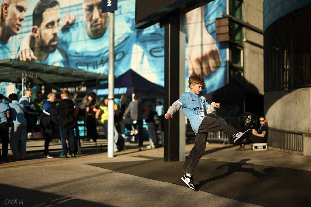 红牌+点球+越位帽子戏法！皇马2-1双杀曼城，总比分5-1晋级八强